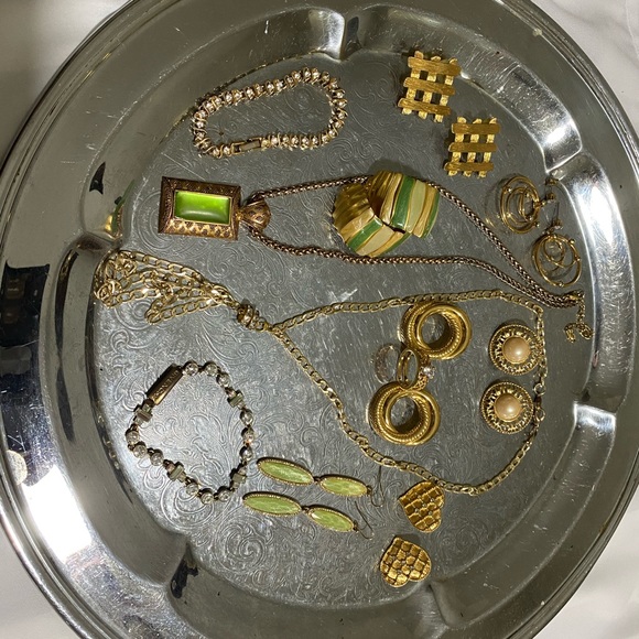 Vintage Gold Tone Costume Jewelry - Picture 1 of 4